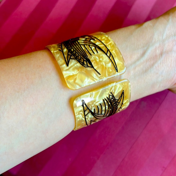 Handpainted CUFF BRACELET with black floral plumeria motif raised unique - Picture 2 of 13